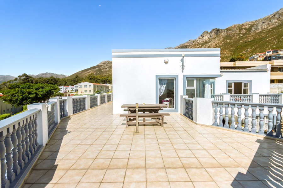 5 Bedroom Property for Sale in Mountainside Western Cape